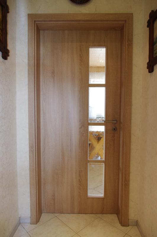 Holz-Innentür mit vier Lichtausschnitten (Innenansicht)